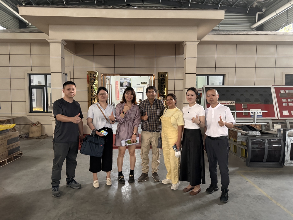 Ecuadorian Builders Visit Ruijie Factory, Exploring Cooperation to Introduce Light Steel Villas to S