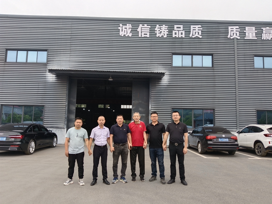The customer came to Ruijie Light Steel Villa Factory for inspection