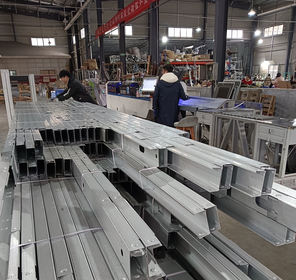 Inside the Ruijie Light Steel Villa Factory（1）