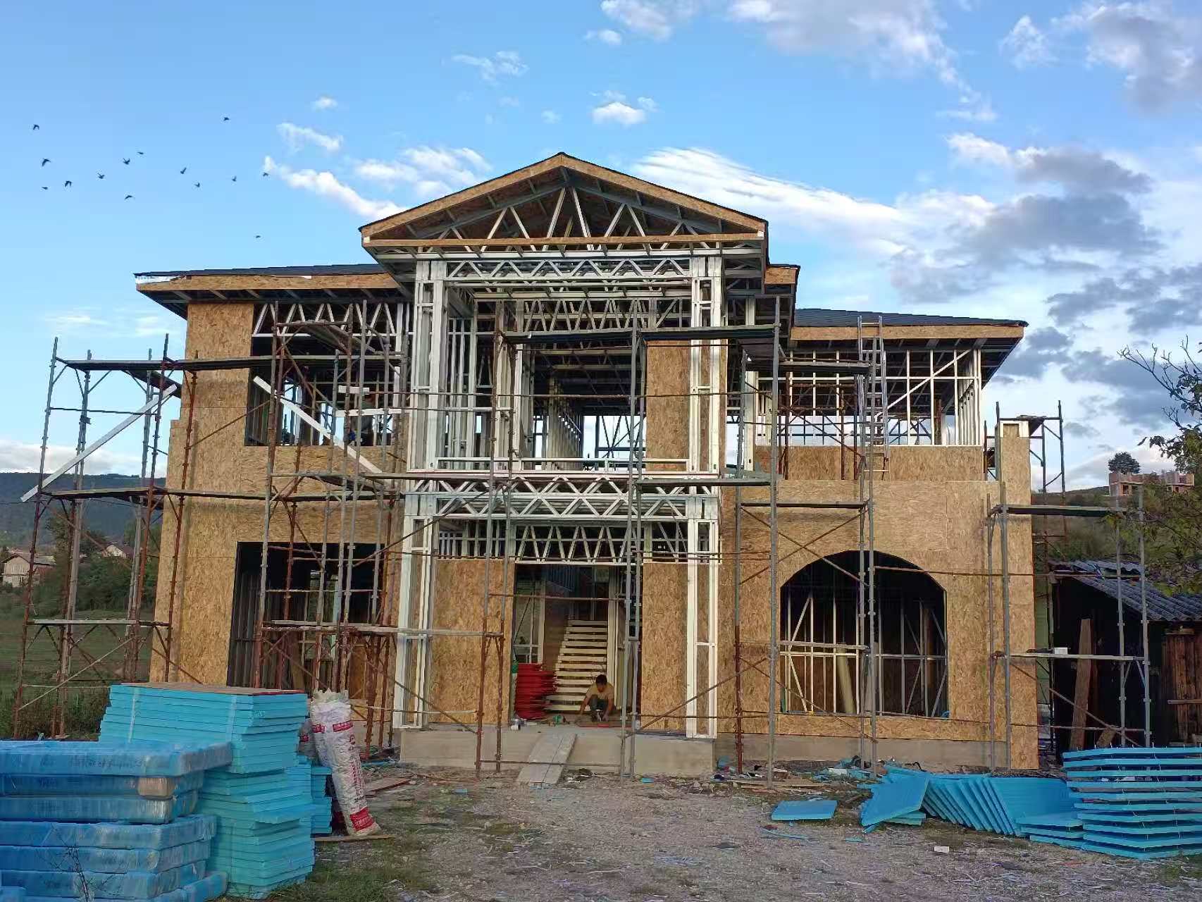 Steel structure villa under construction（3）