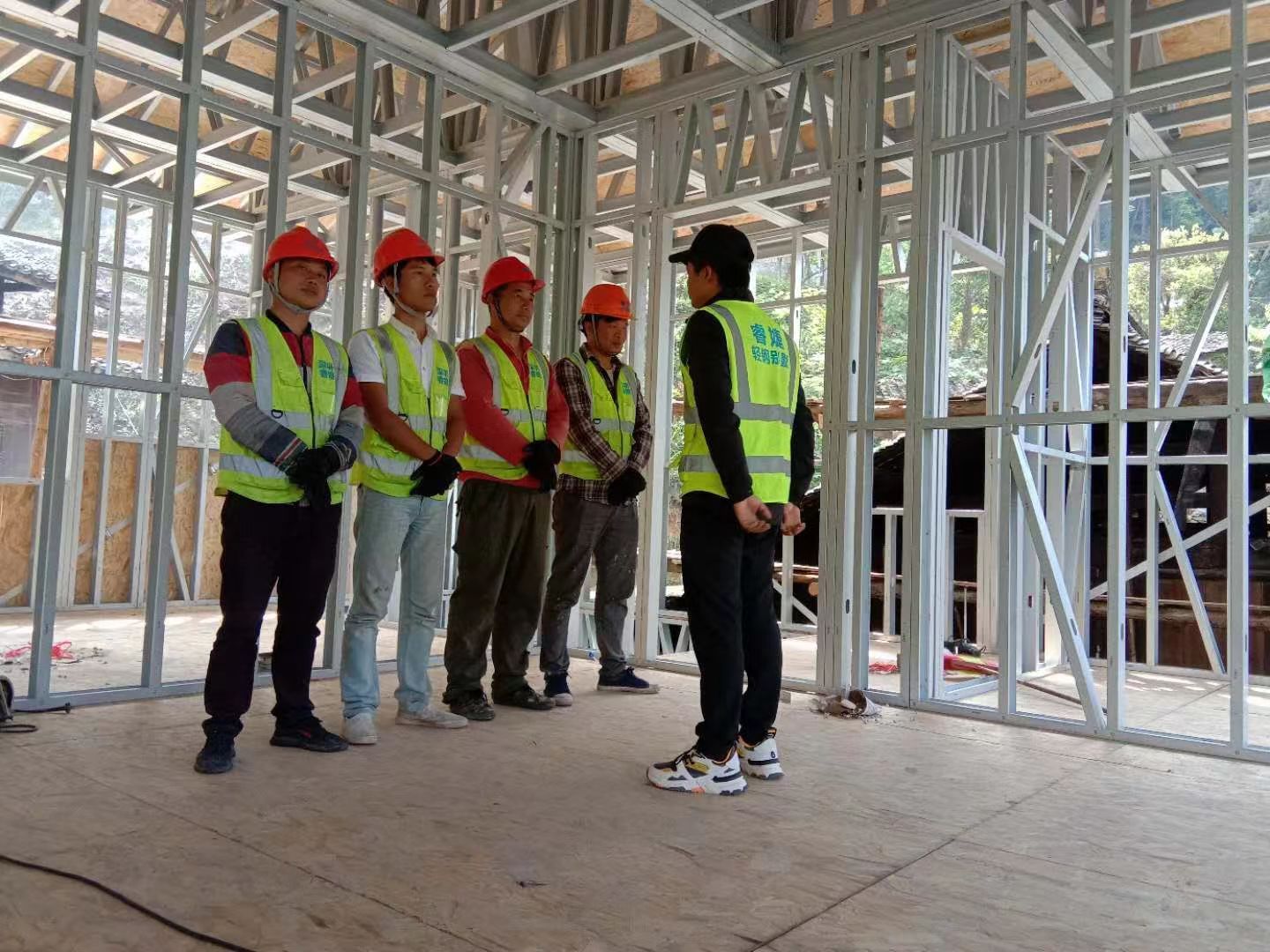 Ruijie Light Steel Villa Construction Team